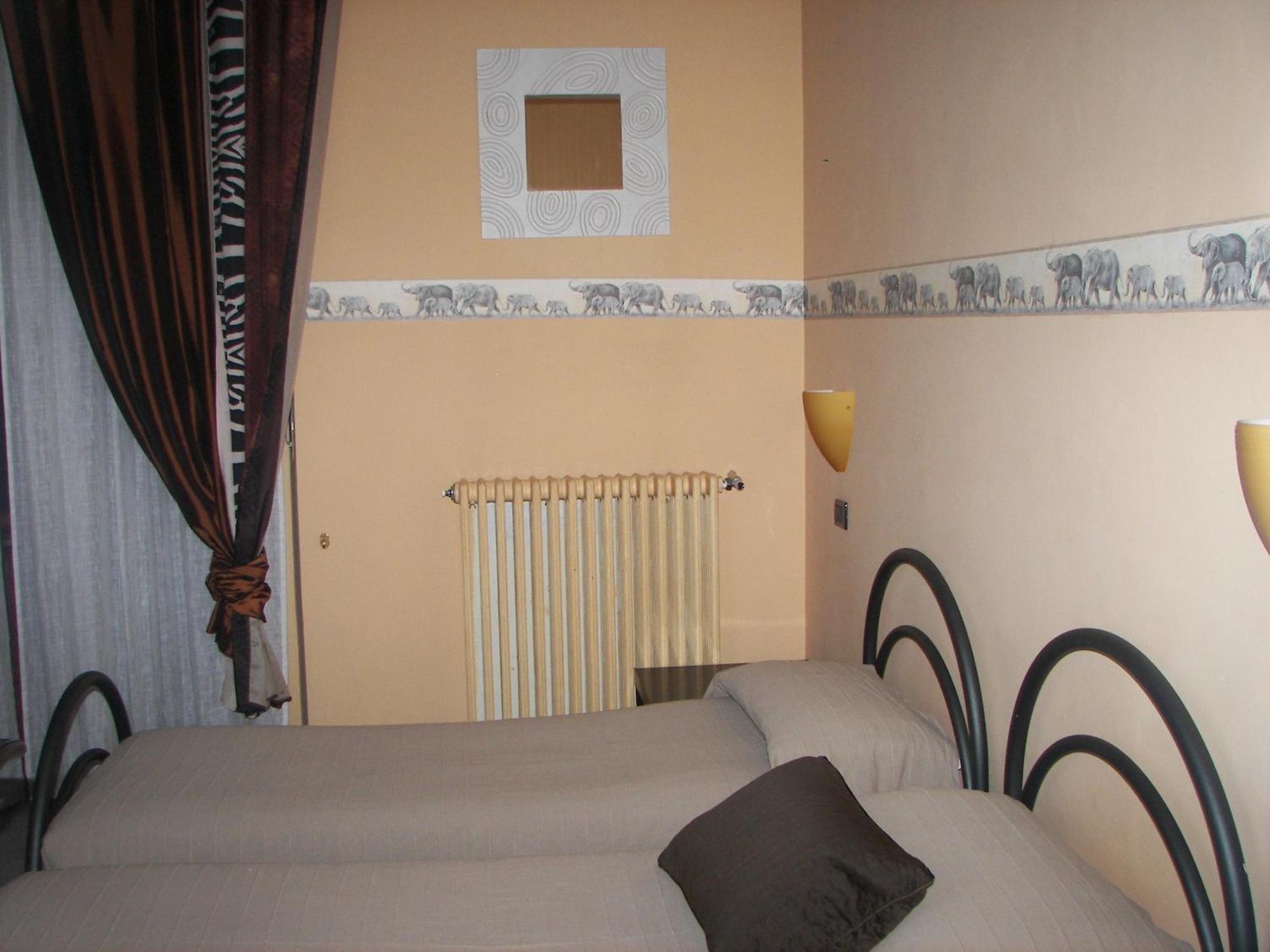 Albergo Sangrila ランツォ・トリネーゼ エクステリア 写真