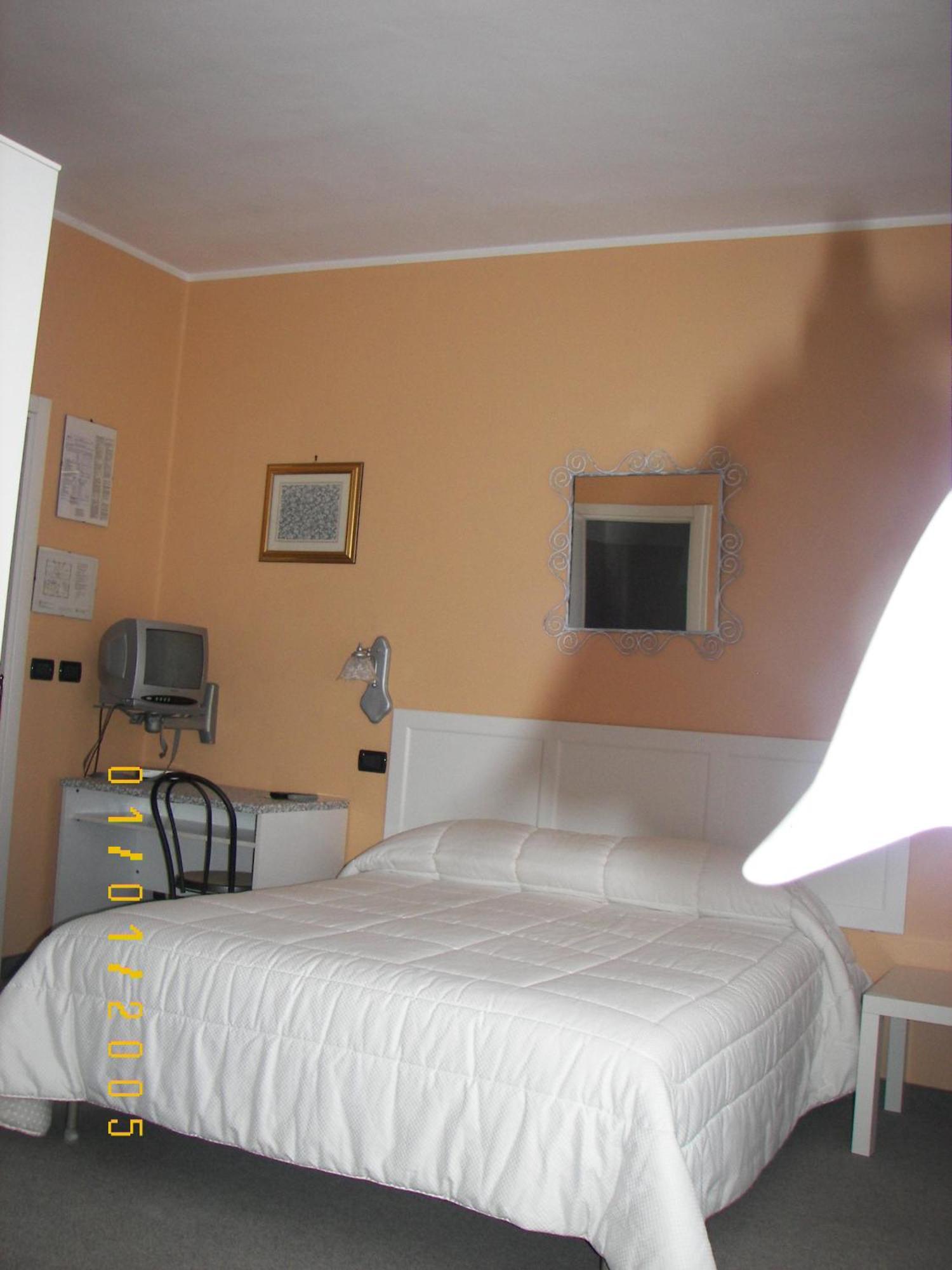 Albergo Sangrila ランツォ・トリネーゼ エクステリア 写真