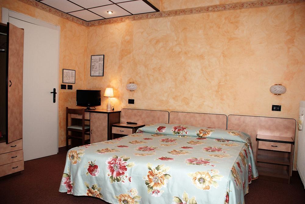 Albergo Sangrila ランツォ・トリネーゼ エクステリア 写真