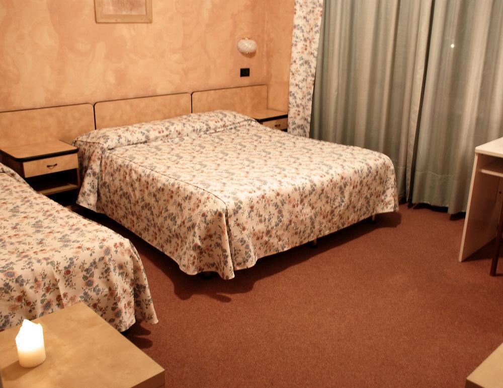 Albergo Sangrila ランツォ・トリネーゼ エクステリア 写真