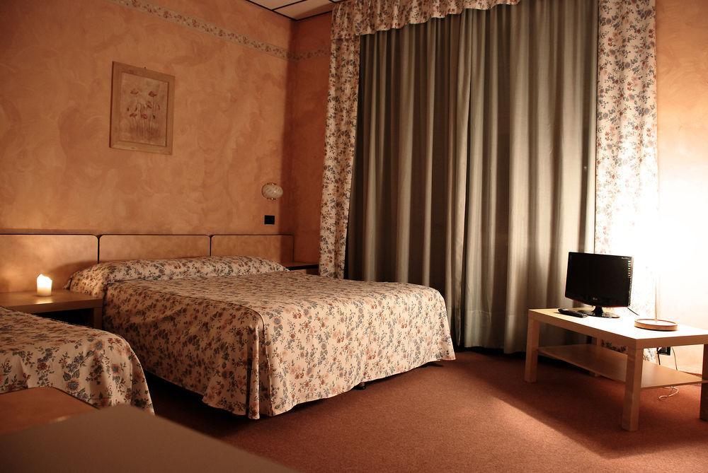 Albergo Sangrila ランツォ・トリネーゼ エクステリア 写真