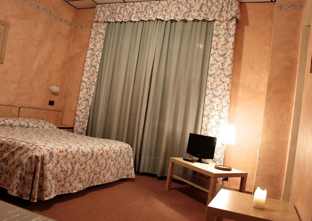 Albergo Sangrila ランツォ・トリネーゼ エクステリア 写真