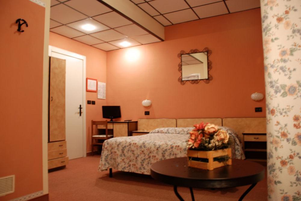 Albergo Sangrila ランツォ・トリネーゼ エクステリア 写真