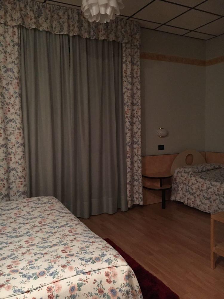 Albergo Sangrila ランツォ・トリネーゼ エクステリア 写真