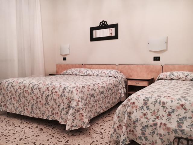 Albergo Sangrila ランツォ・トリネーゼ エクステリア 写真