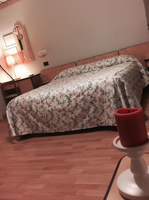 Albergo Sangrila ランツォ・トリネーゼ エクステリア 写真
